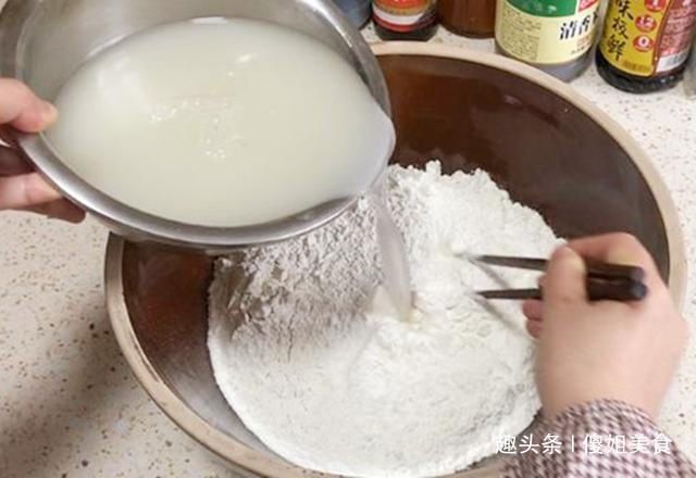 比买|我家发面时只放“2样”,8分钟发满盆,蒸出的馒头比买的还好吃