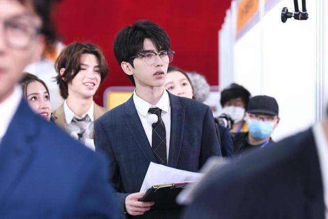  直呼|原来蔡徐坤不是原名？当他的真名曝光后，网友直呼：不改早就火了