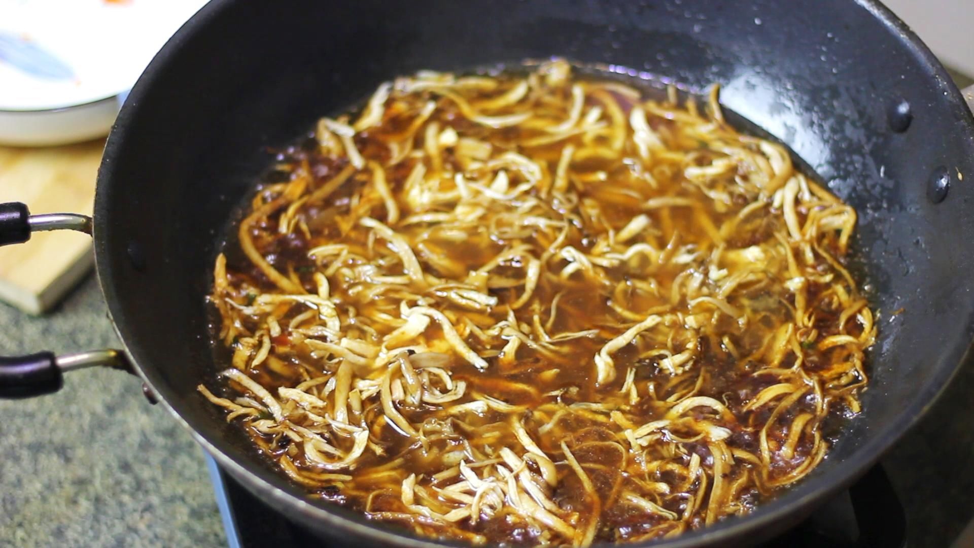  把茶树菇|鸡肉做成酱的方法，简单又好吃，学会早上多道菜，特别香