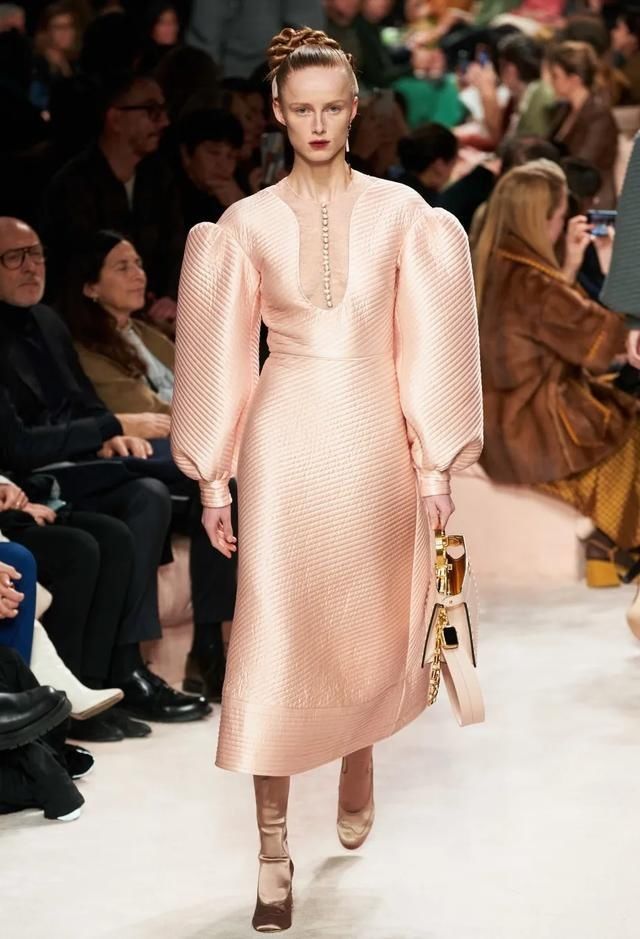 裙子|早秋最美的5条裙子，可以安排了