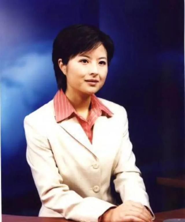  再度|前央视主持张泉灵：因一场乌龙病辞离央视，今靠“奇葩”方式再度走红