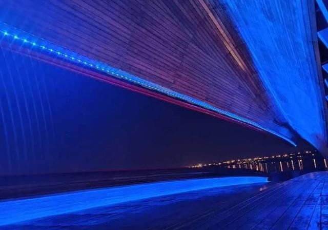  网红|【探索】滴水湖4座“网红”景观桥亮灯啦！快来先睹为快