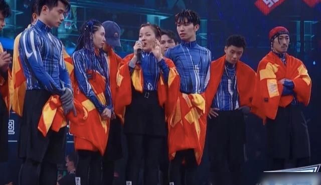  钟汉良|《这就是街舞3》钟汉良哭着淘汰队员，泪流不止的小哇令人心疼！