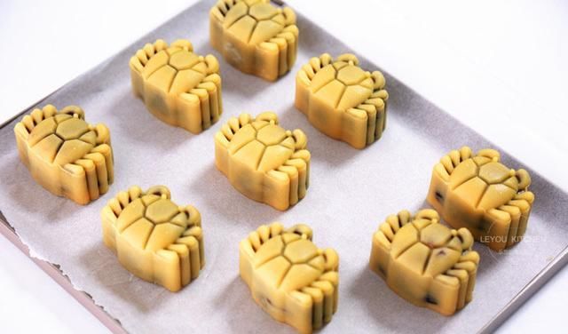 新意|在家做月饼，换个样子更有新意，端上桌就被一抢而光