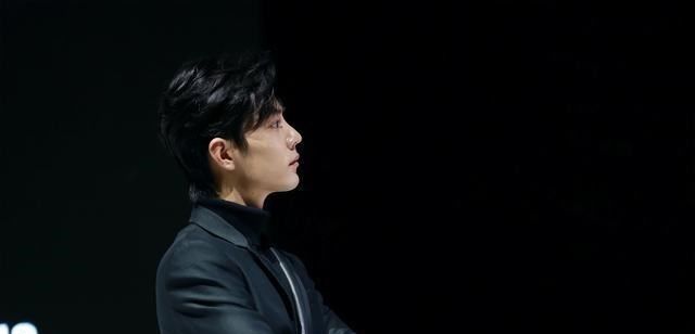  DAYTOY|1734块! 肖战粉丝用15阶魔方拼字, 祝福肖战DAYTOY星途坦荡