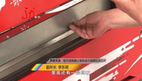  售货机|家长一个不留神，三岁男童手卡进售货机！民警立即赶来救援！