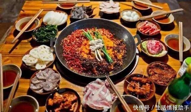 火锅|小伙吃海底捞自带食材,服务员拿一份这东西,惹网友争议!