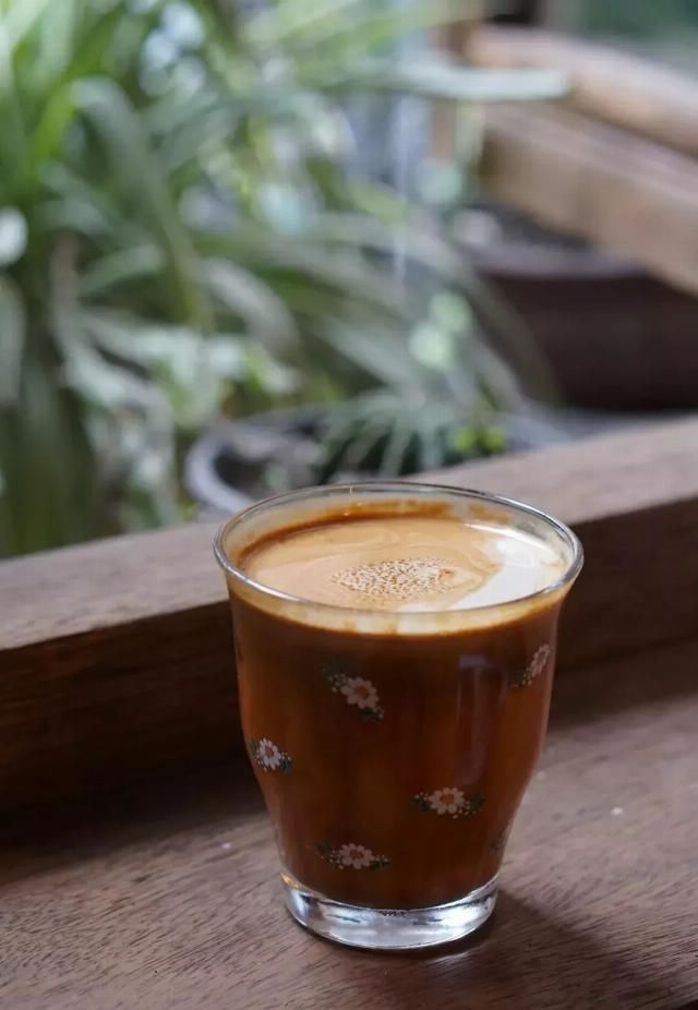 咖啡馆|散步去咖啡馆的人