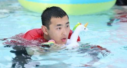  郑恺|跑男最宠杨颖的不是郑恺，而是被完全忽略的他，还说自己像黄晓明！