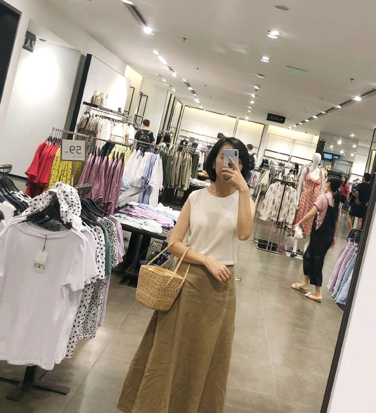  高级|夏日穿搭想要穿出高级很简单，清爽的半身裙，既时髦又减龄