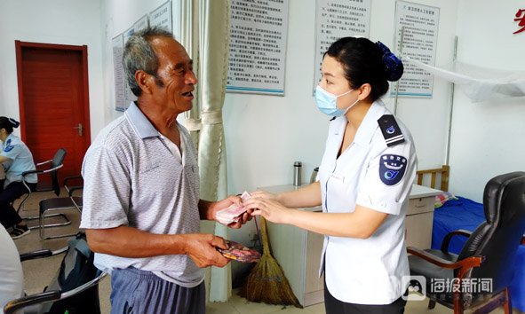  手包|售票员捡万元现金 多岗联动归还失主