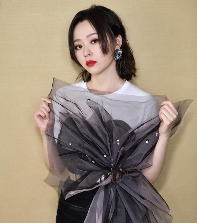  翻车|同是《中国新说唱》女导师，为什么邓紫棋受赞誉，张靓颖却翻车？