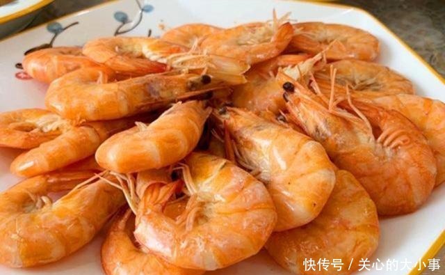 水煮虾|煮大虾时,加水煮就大错特错了,这样做,虾肉鲜嫩又好吃,太香了