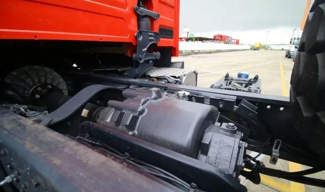  机场|500马力原厂双排 国内首辆斯堪尼亚P500 XT 6x6机场消防车底盘