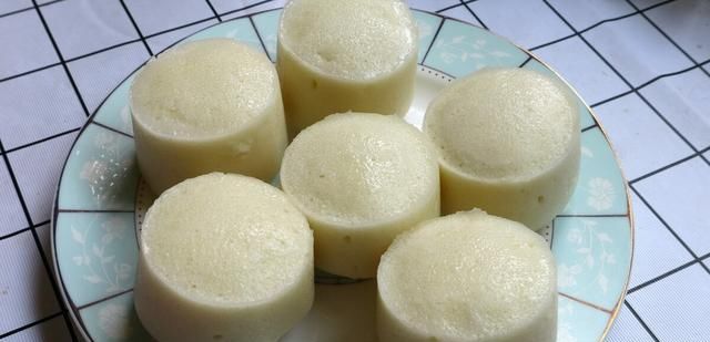  好吃|用家中的糯米粉做出这款好吃的糯米糕，制作简单不要烘焙技术