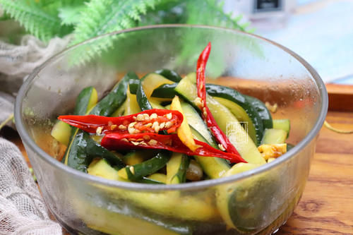  黄瓜|做凉拌腌黄瓜，最忌直接拌，多加两小步，脆嫩翻倍，一家人都爱吃