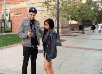  朋友|搞笑GIF：好迅速的换衣服，为了朋友脱单没少费心吧？