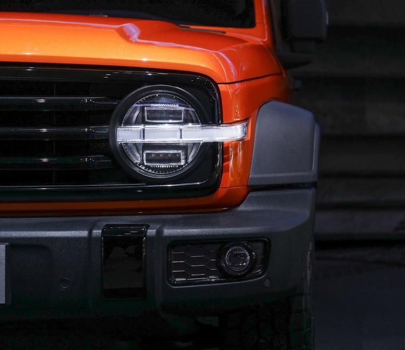  越野|魏建军拿出“越野战神”！配奔驰内饰，四驱+非承载，2.0T爆245马力