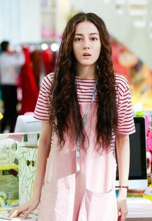 观众|迪丽热巴超话粉丝破700万,排名第一超越杨幂赵丽颖