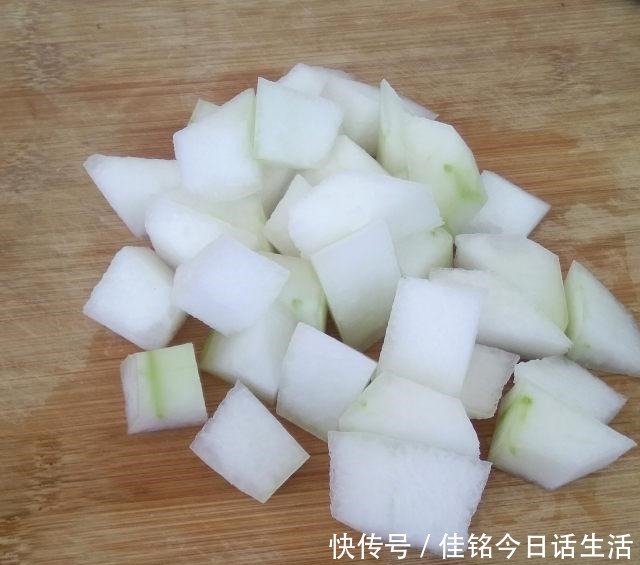 家常|冬瓜烧粉条,很健康的一道家常美味