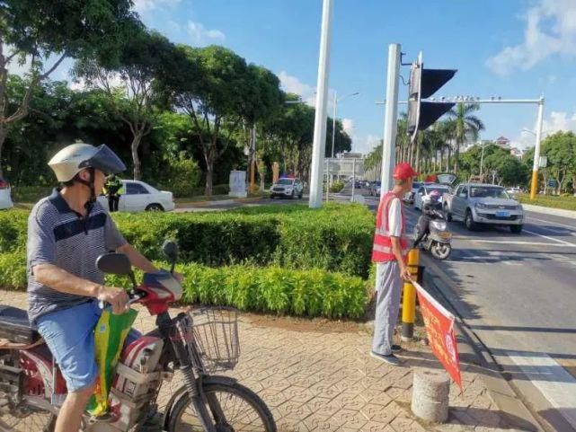 遵守交通|【创文进行时】为文明护航，他们一直在“路上”！