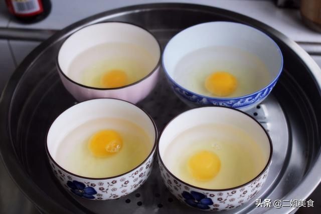 圆嫩|水煮荷包蛋,记得不能水开下锅,多加一步,鸡蛋圆嫩完整不出沫