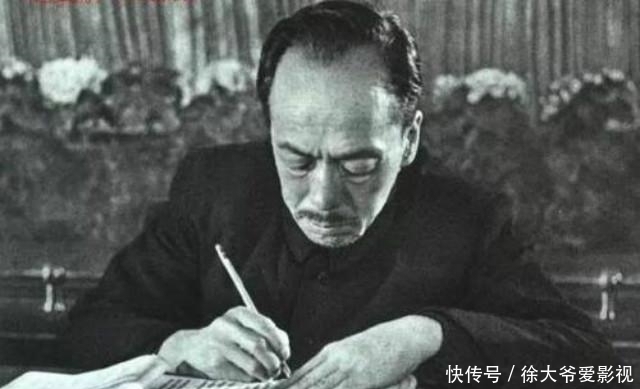 书法|不说其他,单说书法,康生与郭沫若写同一首诗,大家看有没有差距