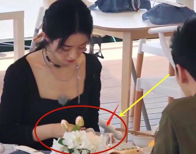 生活习惯|把尝完的刨冰吐回碗里,赵丽颖《中餐厅》被吐槽生活习惯糟糕