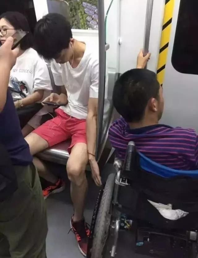 农民工师傅|被人偷偷爱着真好，你看到这张图已经刷爆全国