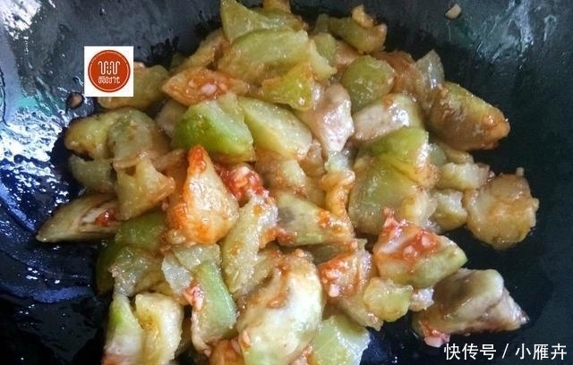 试试|红烧茄子家庭做法，软嫩入味，鲜香适口，吃多少都不腻，快试试吧