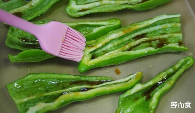 喜欢吃|青椒的独特做法，不用炒，不用煮，还不凉拌，简单好吃