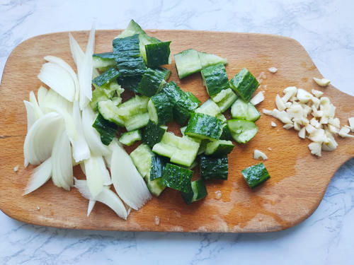  油腻|我家隔三差五吃这菜，清凉爽口不油腻，10分钟端上桌，最受欢迎