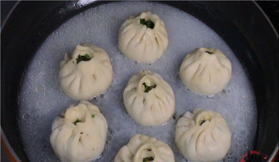  用油|生煎包有人用水煎，有人用油煎，都错了！大厨教你最正确做法