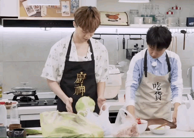  居然|郭麒麟和范丞丞录做饭节目，居然叫外卖，朱丹都看不过去了