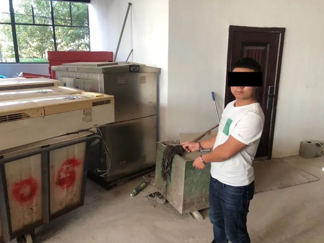 职务|湖州一男子利用职务之便，做了这件事，结果还拉了一同伙进了牢房……