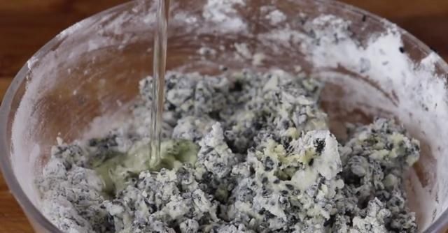 打入|黑芝麻打入2个鸡蛋,简单一做,孩子三天两头点名吃,百吃不厌