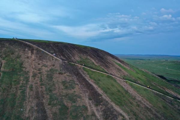  火山|乌兰察布：草原上的火山群