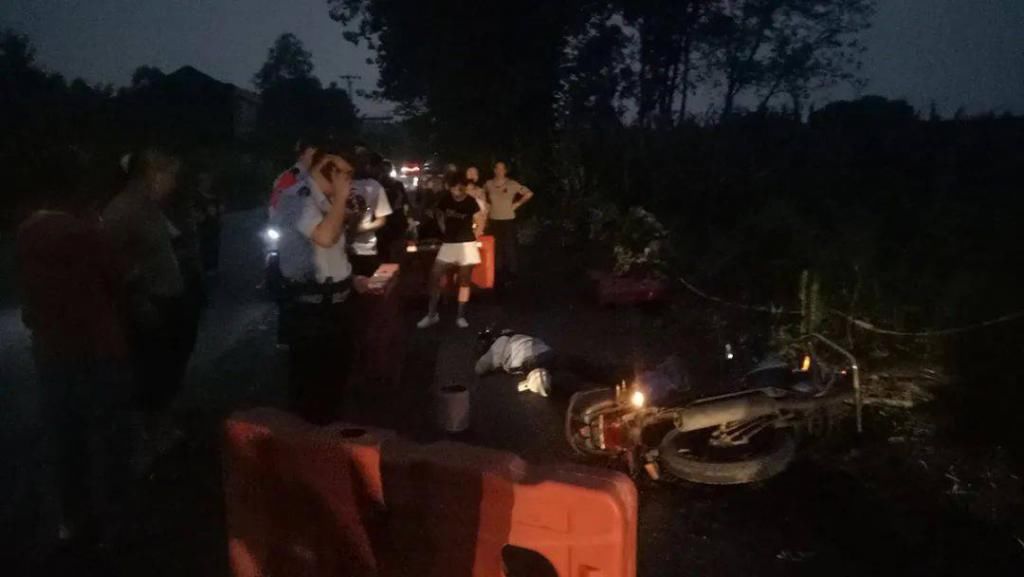  摩托车|昨晚尚义大道一60岁左右男子驾驶摩托车摔倒多处受伤