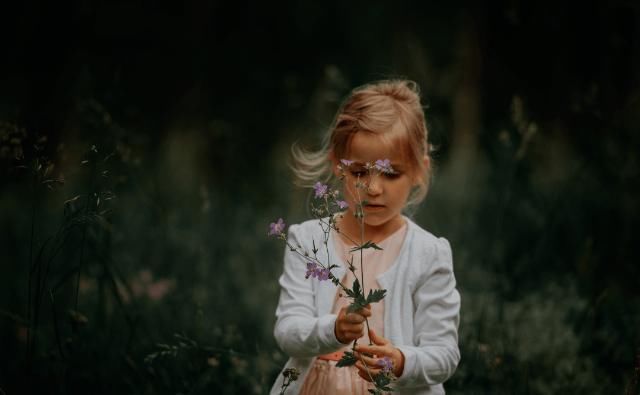  后院|57岁男邻居杀7岁女孩埋尸后院——警惕身边的恶魔