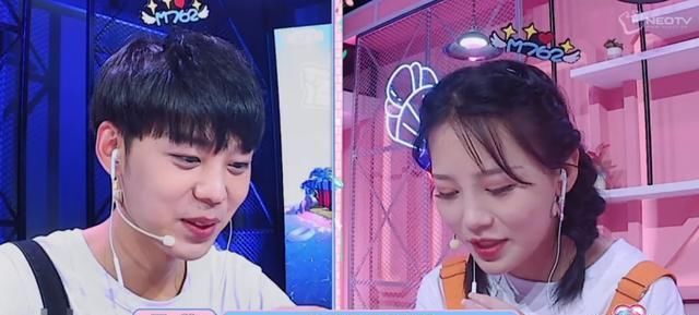  直播|落地成双：呆萌女帝属性暴露无遗，偏爱八块腹肌的小哥哥