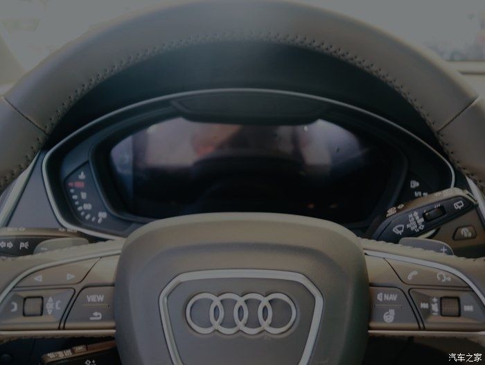  奥迪|奥迪Q5L看车，毕竟是SUV空间也更宽敞，更适合以后自驾