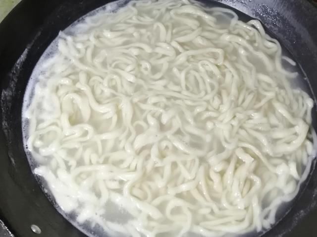  早餐|三伏天的早餐，就馋这碗香菇面，鲜美营养，好吃开胃，几分钟搞定