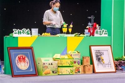  玉米|三镇“王牌”产品亮相 观众纷纷“抢购”