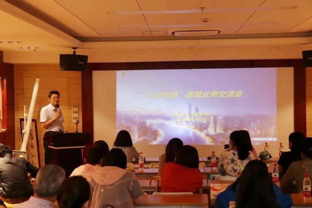 静安区|人才引进落户、居转户……你关心的这些问题，他们直接进园区来解答啦~