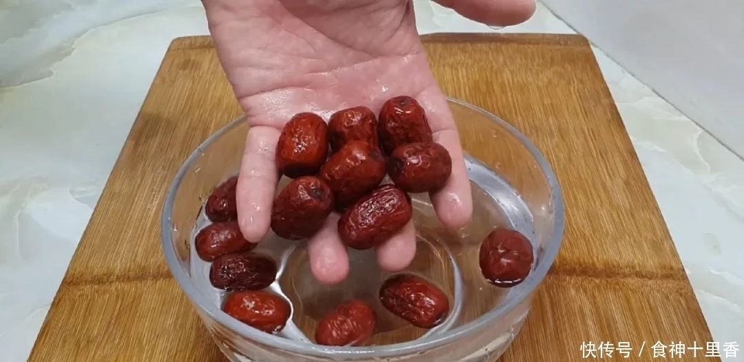 孩子|糯米又出新吃法,加2把红枣,个个焦脆又软糯,出锅孩子抢着吃