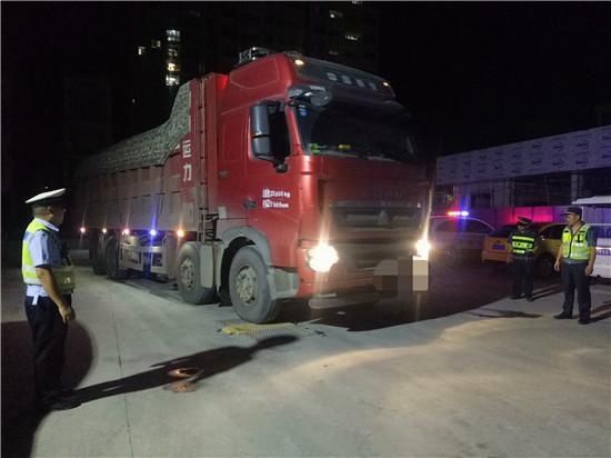 广西新闻网|超载100%！大化查获11辆严重超限超载大货车