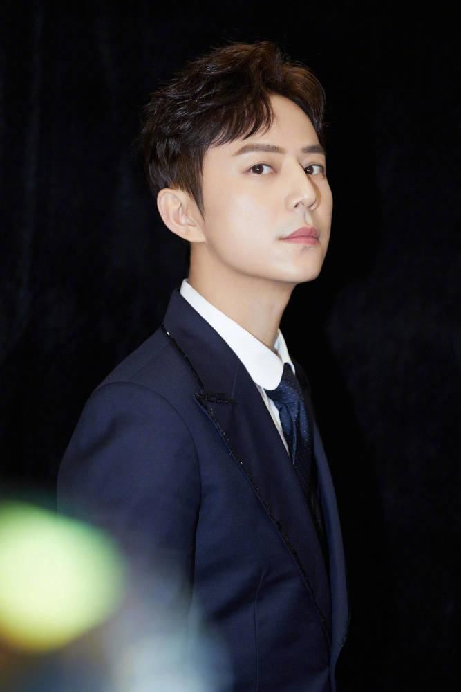  接班|何炅逐渐老去，但整个娱乐圈还没有出现能够接班他的人