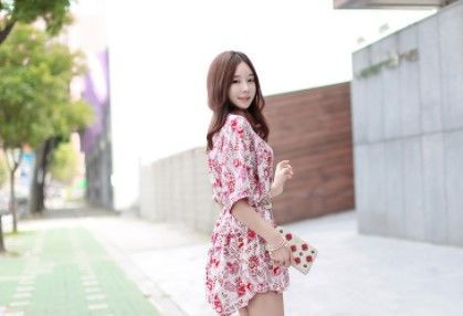  小姐姐|街拍：体态丰盈超美小姐姐，身材好到爆炸，一般人不敢这么穿