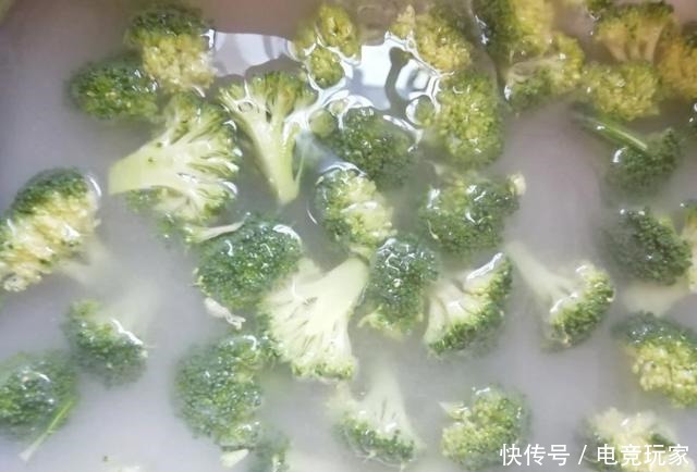 面粉|洗西兰花时，用盐水洗等于吃农药，菜农教你一招，农药残留无影踪