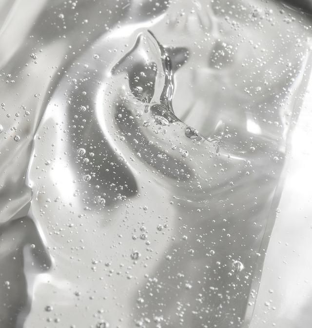  高光|Becca出了款透明粉底，究竟是什么天仙才会用？